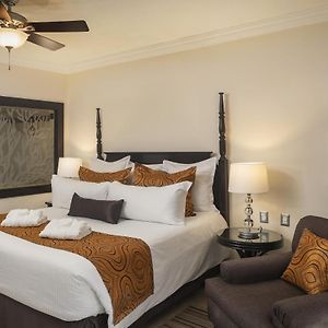 Preferred Club Deluxe Tropical View King bed